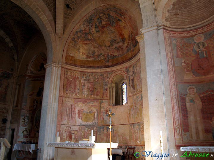 14-P4013162+.jpg - 14-P4013162+.jpg - Gli affreschi absidali nell'abbazia di S. Maria di Ronzano (XII sec.).